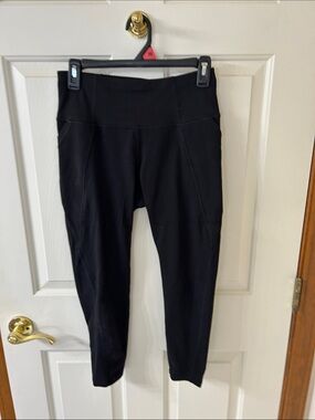 Apana Black High-Rise Capri Leggings
